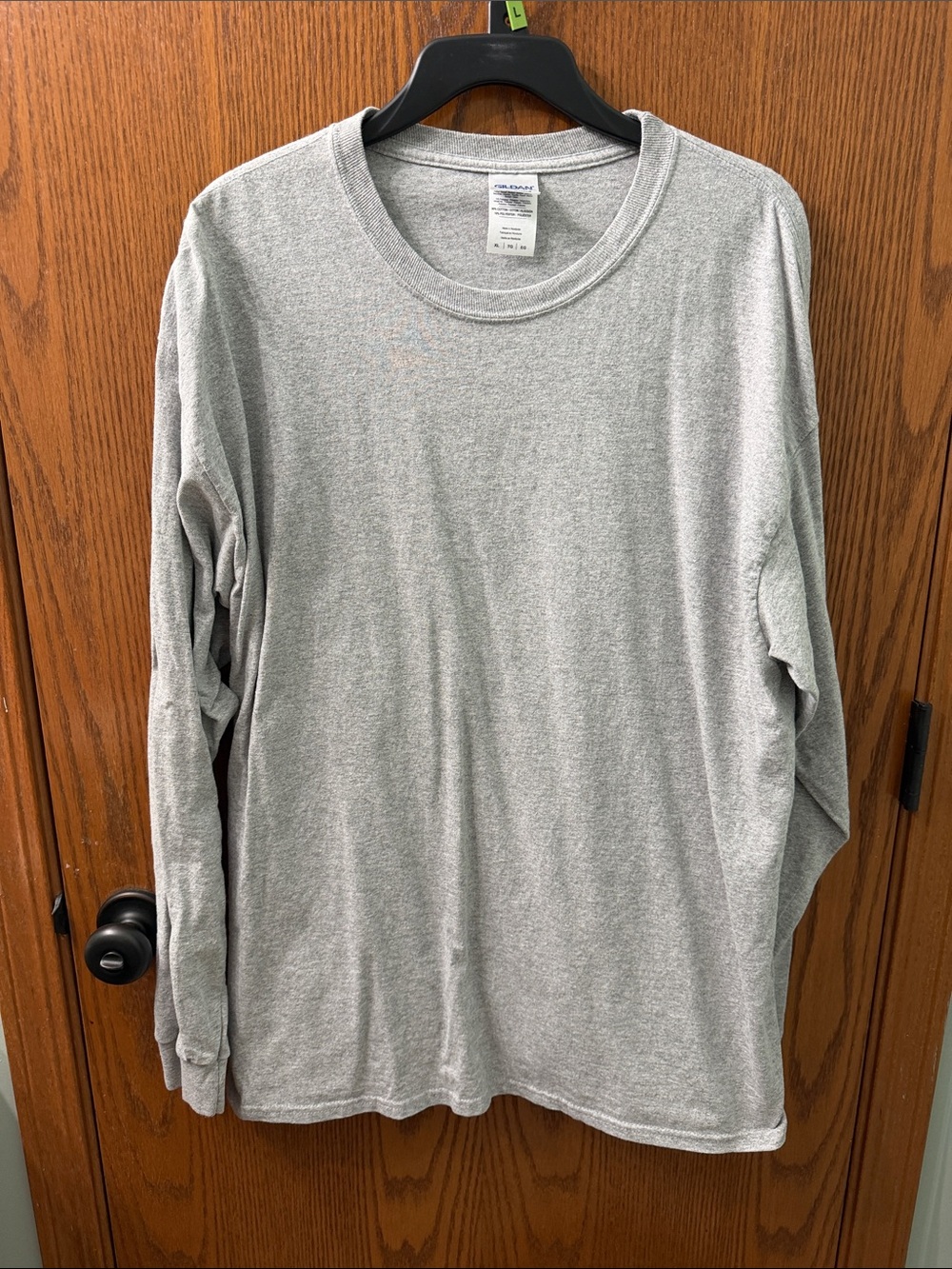 Gildan Men's Long Sleeve Crewneck Shirt - Gray